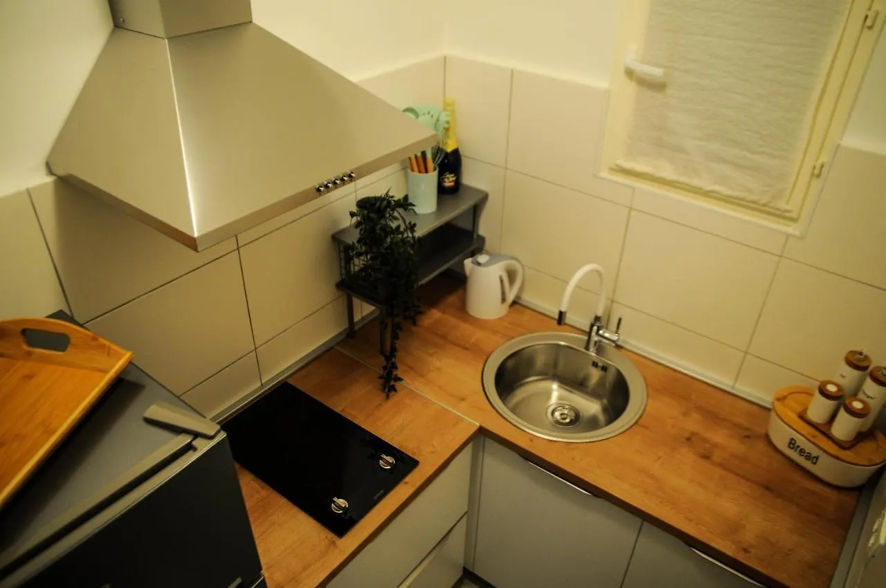 Apartman Gulliver In The Center, 10 Meters From The Sea With Private Parking In Natural Shade ラバック クロアチア