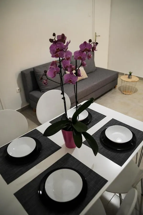 Apartman Gulliver In The Center, 10 Meters From The Sea With Private Parking In Natural Shade ラバック 0*,