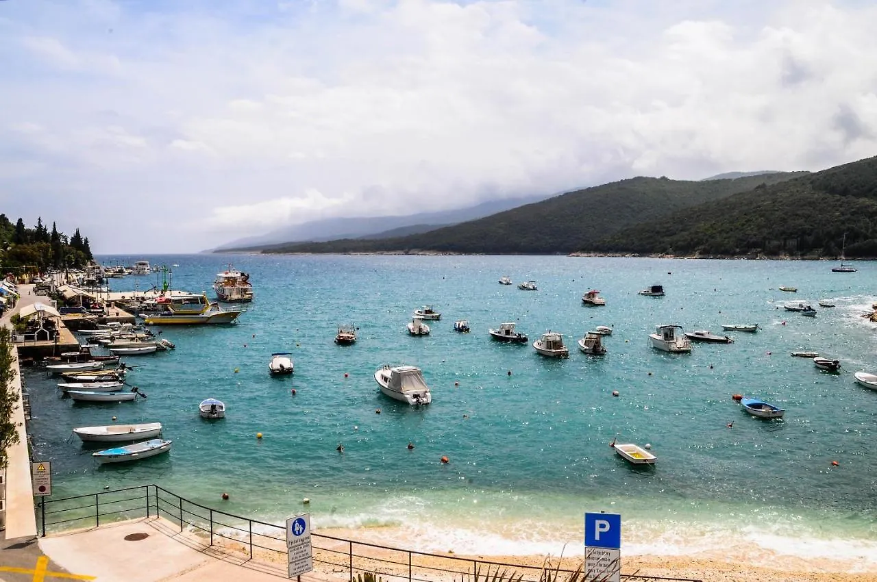 Apartman Gulliver In The Center, 10 Meters From The Sea With Private Parking In Natural Shade Rabac