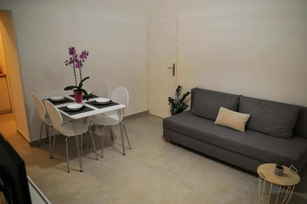 Apartment Apartman Gulliver In The Center, 10 Meters From The Sea With Private Parking In Natural Shade Rabac