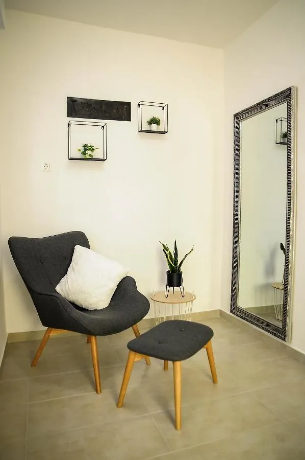 Apartman Gulliver In The Center, 10 Meters From The Sea With Private Parking In Natural Shade Rabac Apartment