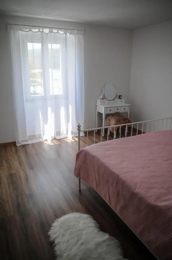 Apartman Gulliver In The Center, 10 Meters From The Sea With Private Parking In Natural Shade Rabac Apartment