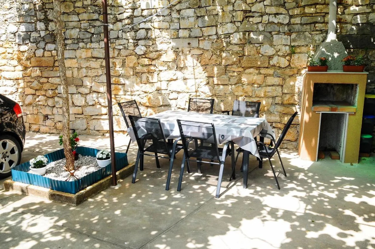 Apartman Gulliver In The Center, 10 Meters From The Sea With Private Parking In Natural Shade Rabac Apartment