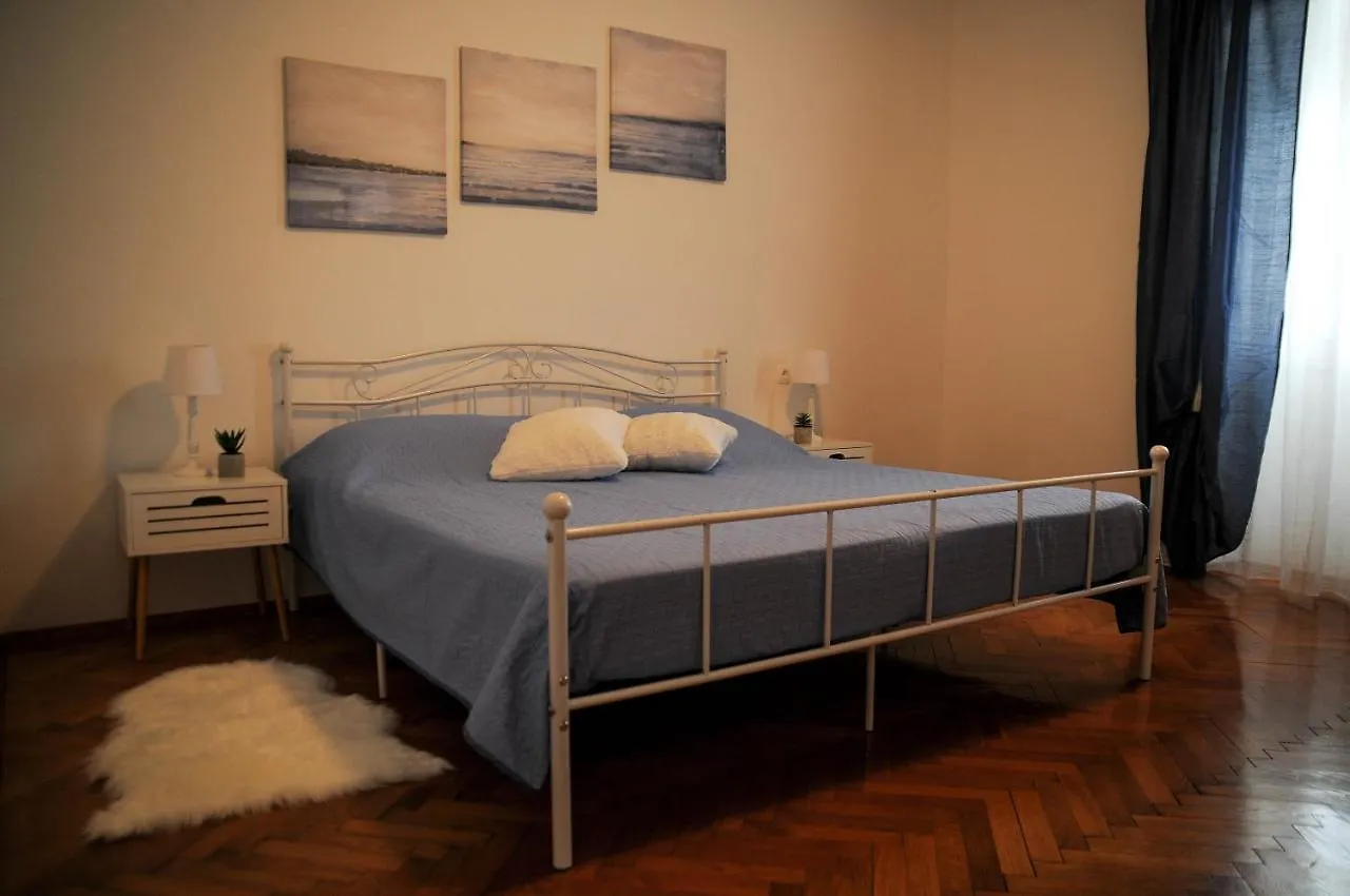 Apartman Gulliver In The Center, 10 Meters From The Sea With Private Parking In Natural Shade Rabac